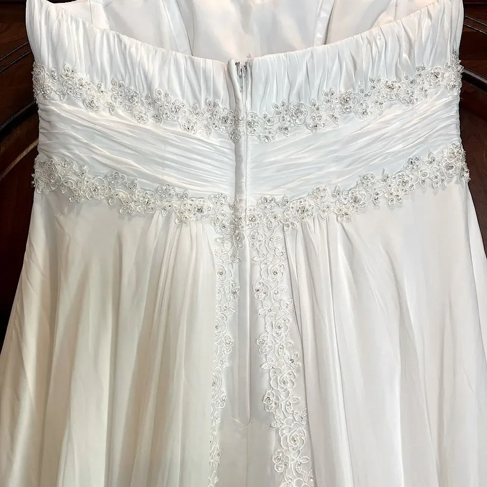 David’s Bridal Chiffon Beaded Empire Plus Size
Wedding Dress White size: 16W - Picture 12 of 14